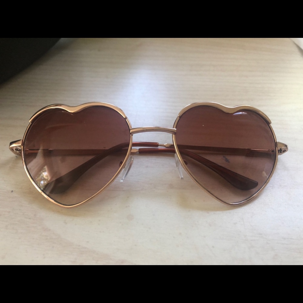 NWOT💚💙🧡heart shaped sunnies ❤️🖤💛